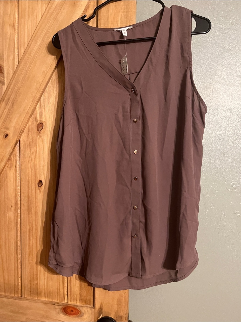 Maurices Sleeveless Button-Front V-Neck Blouse in Mauve